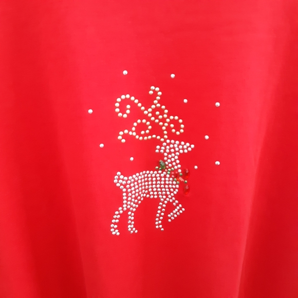 Christmas Holiday Traditions red crewneck shirt. Beaded Reindeer print Large L - Picture 2 of 5